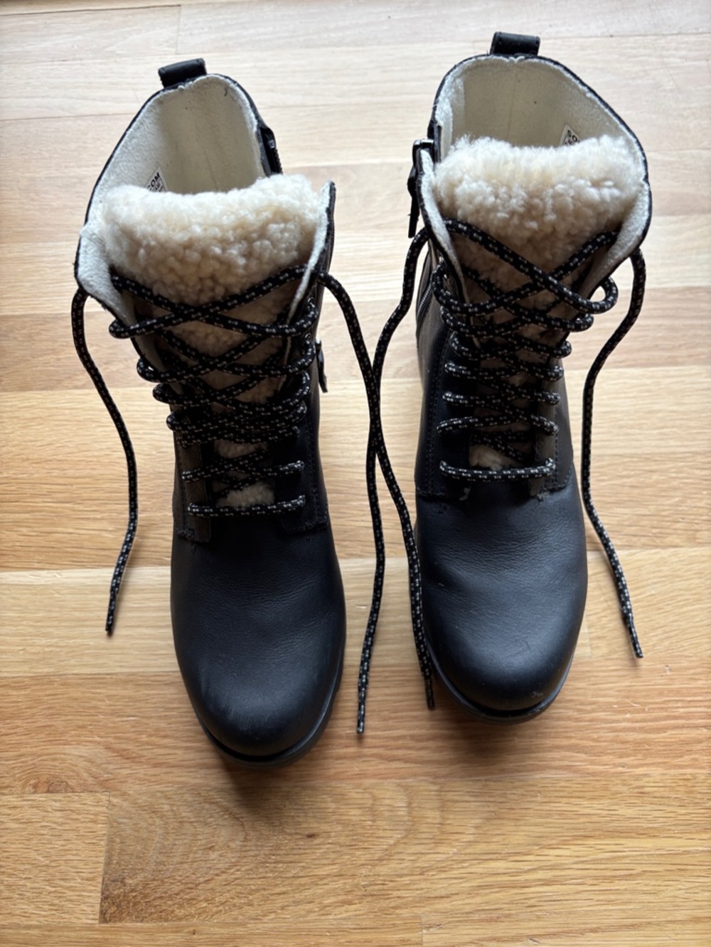 Sorel Black Lace-Up Boots with Cream Shearling